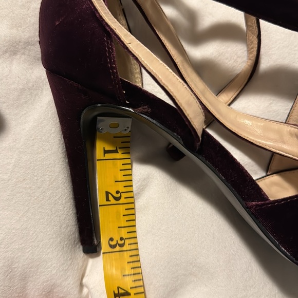 Plum Purple Cross Strap Zipper Velvet Nine West Pumps ~4 Inch Heel Size 8.5 - Picture 10 of 10